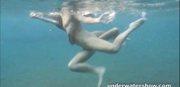  Julia and Masha are swimming nude in the sea